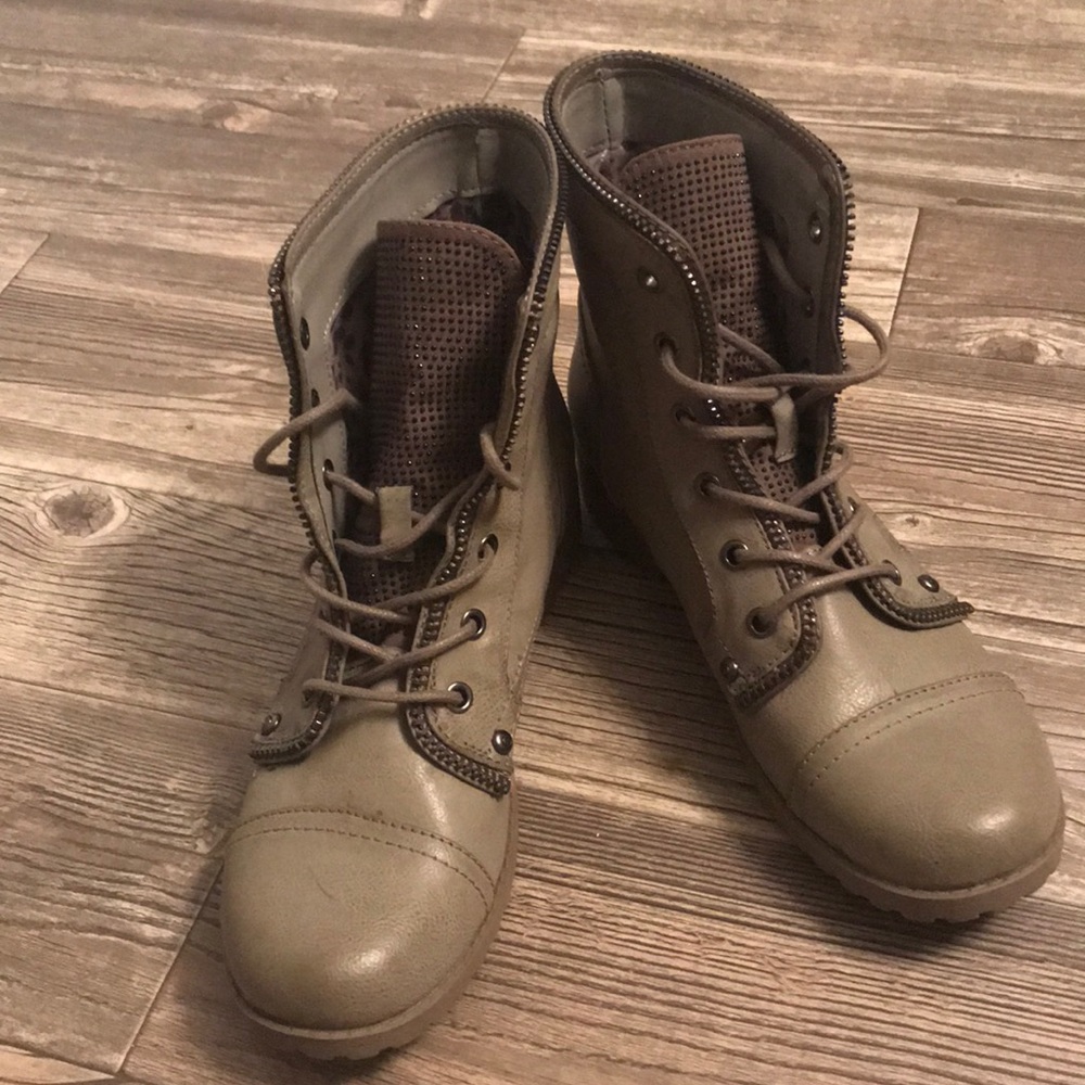 Guess studded combat boots NWOB